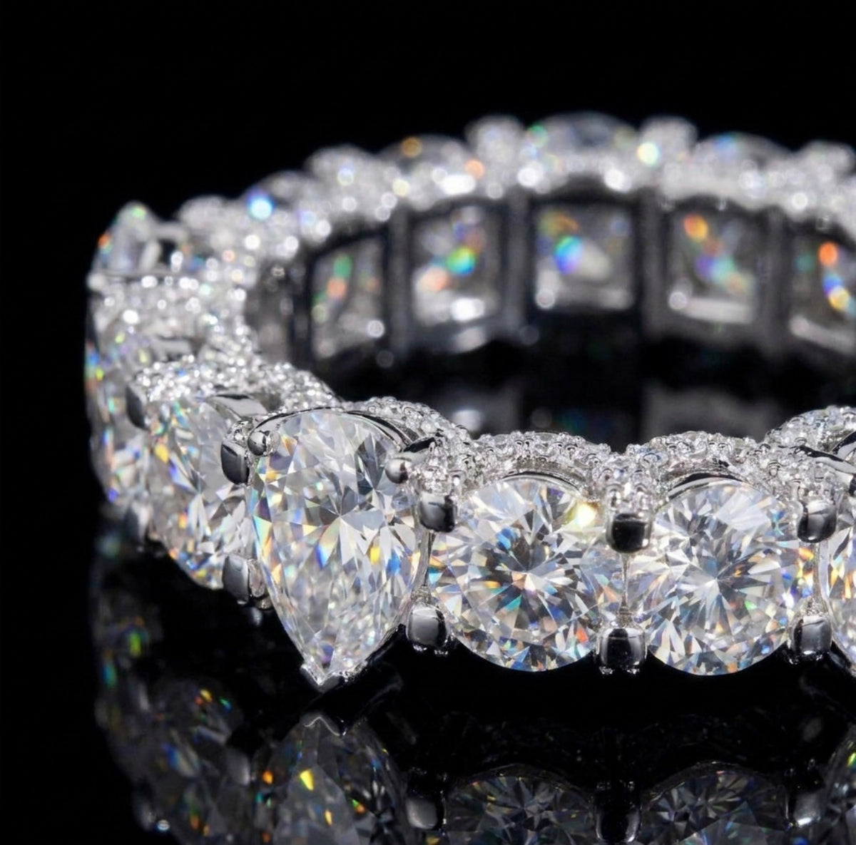 Iceisland™ Pear Round Cluster VVS Lab Diamond Ring – 14K Gold
